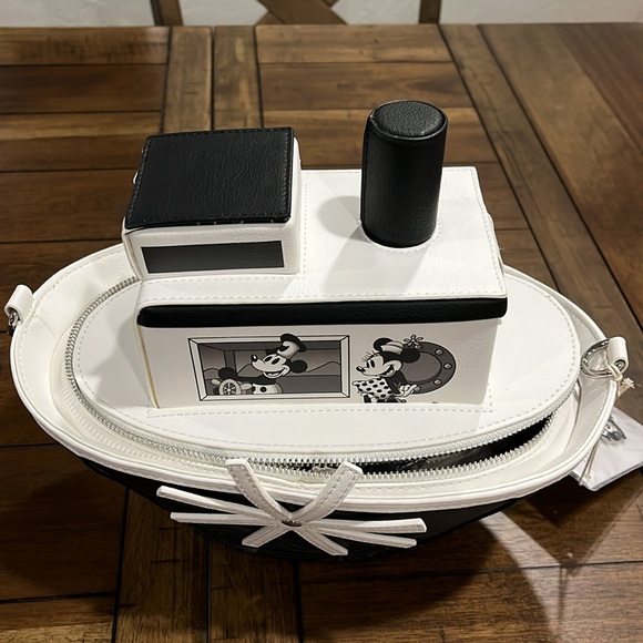 NWT Loungefly Stitch Shoppe Exclusive Steamboat Willie Figural Crossbody Bag - Picture 3 of 11